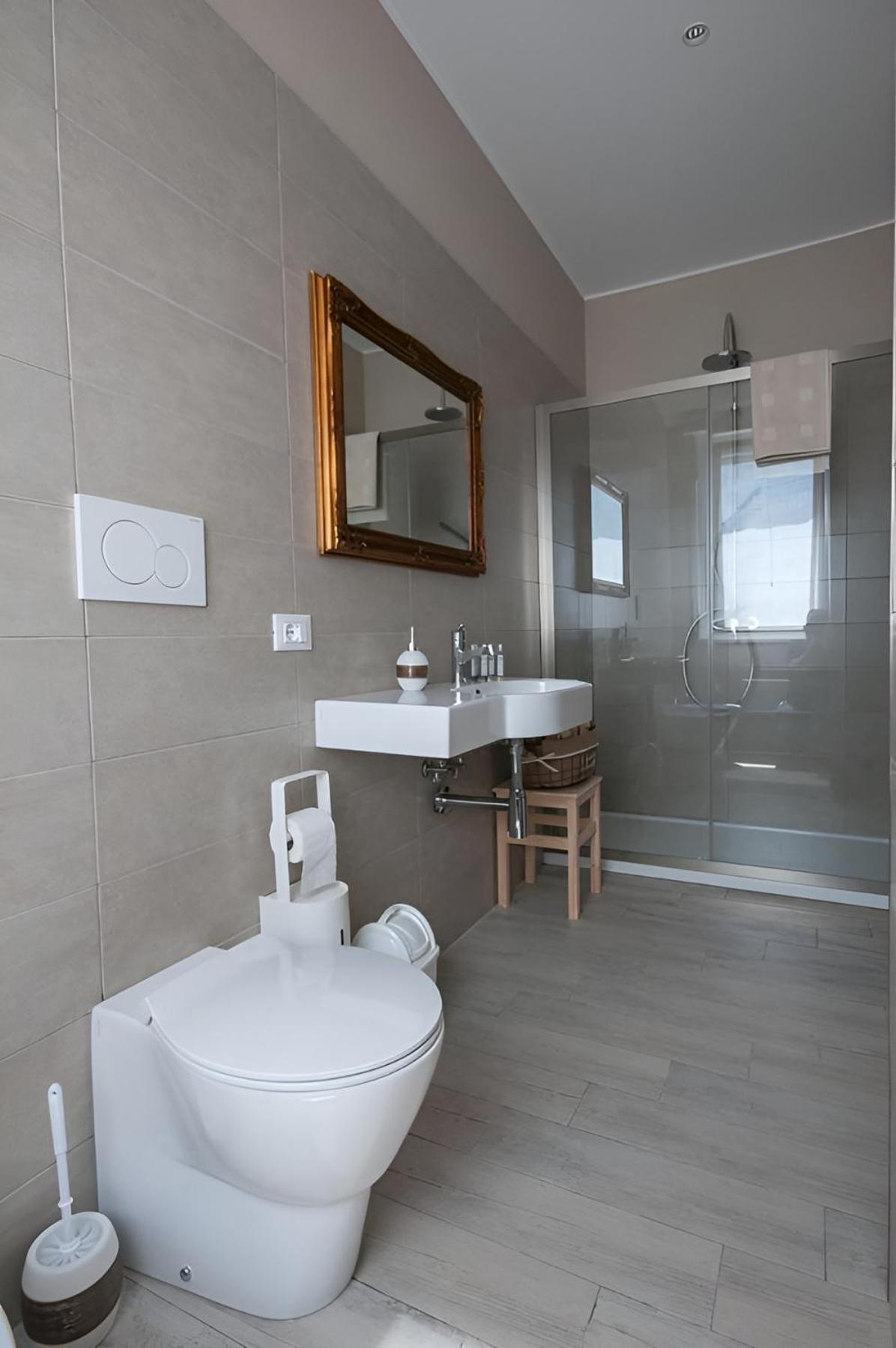 Alla Scaletta - Stanze Con Bagno Privato E Wifi A Pochi Passi Dal Duomo Mirandola Exterior photo