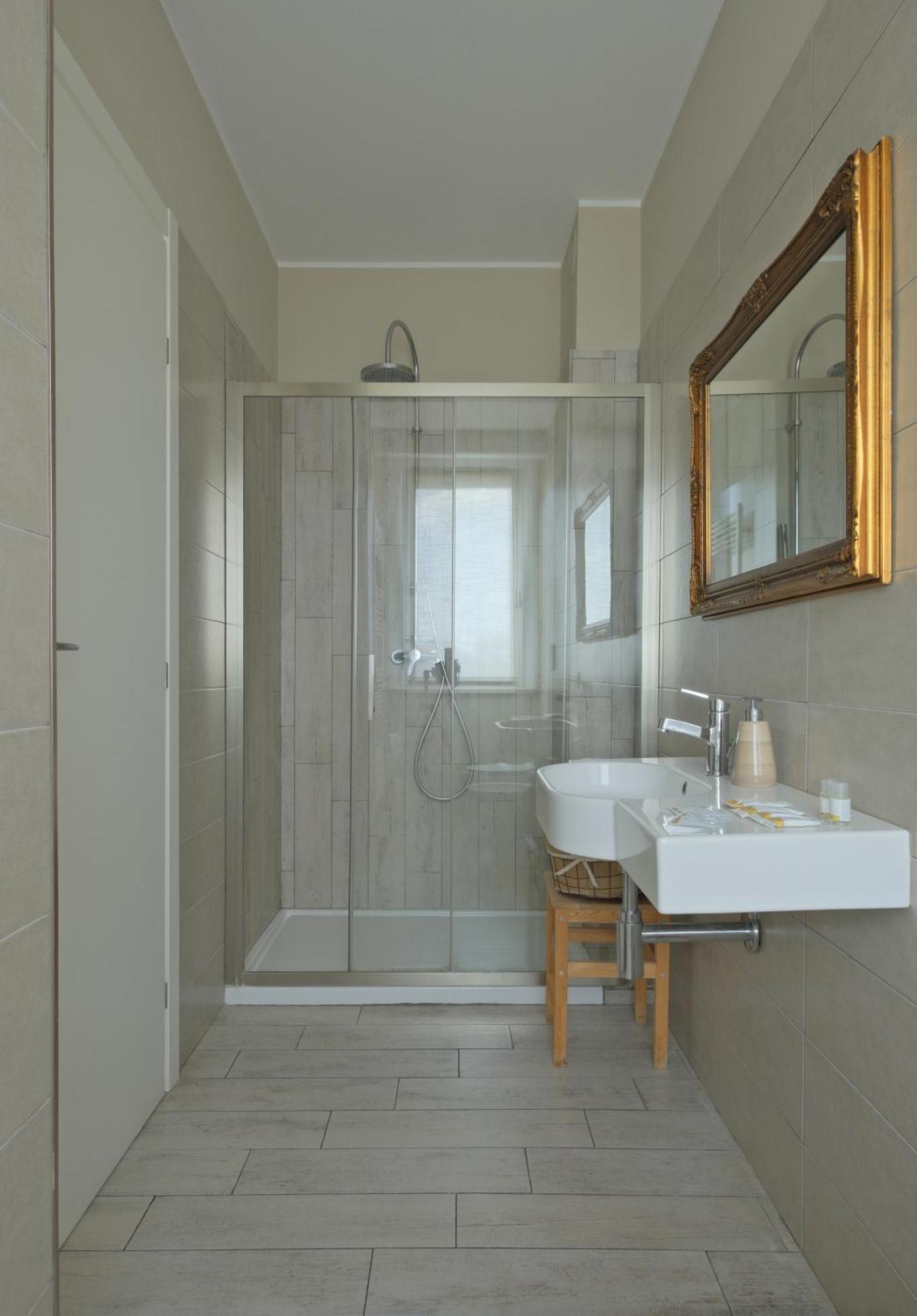 Alla Scaletta - Stanze Con Bagno Privato E Wifi A Pochi Passi Dal Duomo Mirandola Exterior photo